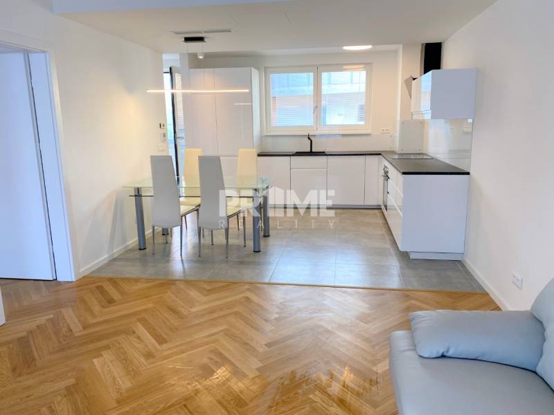 MODERNÝ 2i byt, NOVOSTAVBA, BALKÓN, LOGGIA,PARKING,KLÍMA, Bezručova ul