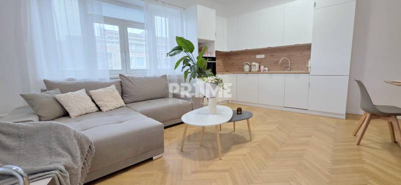 JEDINEČNÝ 2i byt, CENTRUM, BALKÓN, KLÍMA, VÝHĽAD, Špitálska ulica