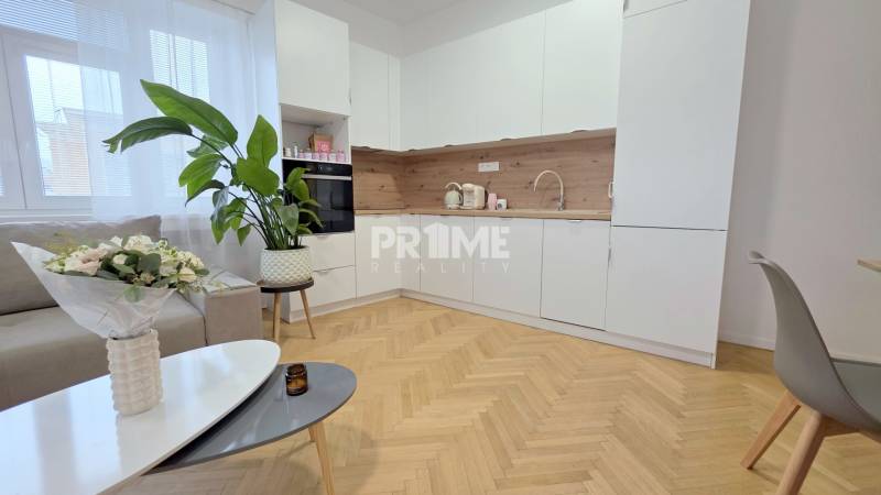 JEDINEČNÝ 2i byt, CENTRUM, BALKÓN, KLÍMA, VÝHĽAD, Špitálska ulica