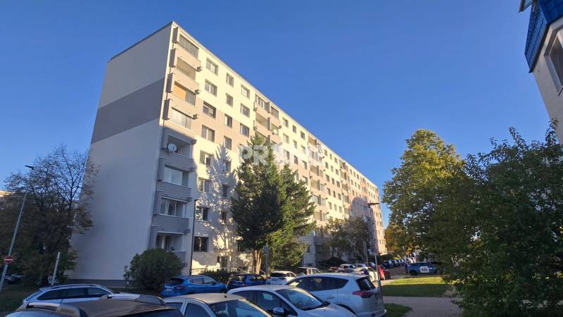 Obojstranne orientovaný, zariadený, loggia, Slatinská ul., Vrakuňa