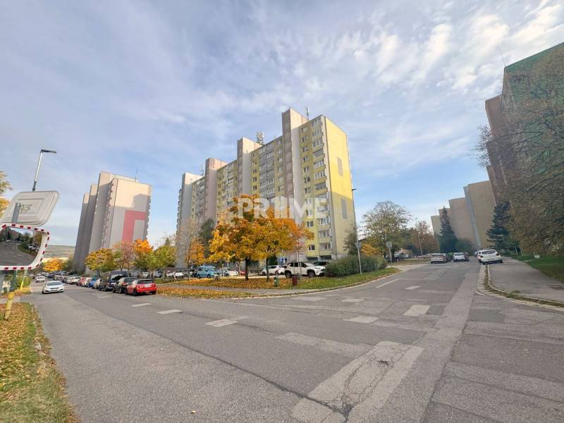 Príjemný 1i byt, zariadený, pivnica, Drobného ul., Dúbravka