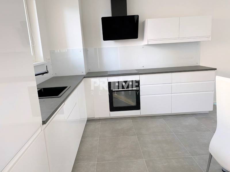 MODERNÝ 2i byt, NOVOSTAVBA, BALKÓN, LOGGIA,PARKING,KLÍMA, Bezručova ul