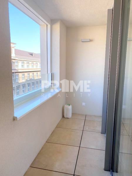 MODERNÝ 2i byt, NOVOSTAVBA, BALKÓN, LOGGIA,PARKING,KLÍMA, Bezručova ul