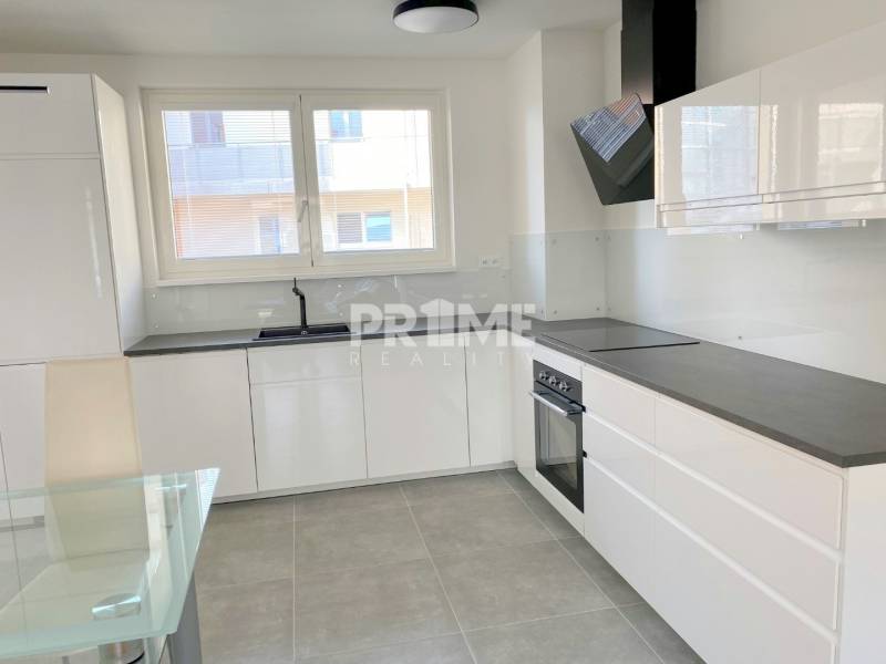 MODERNÝ 2i byt, NOVOSTAVBA, BALKÓN, LOGGIA,PARKING,KLÍMA, Bezručova ul