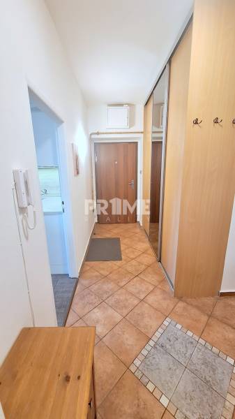 Pekný 2i byt, REKONŠTRUKCIA, KLÍMA, Trnavská cesta, Ružinov