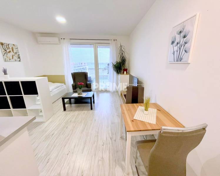 MODERNÝ 1i byt, SLNEČNICE,PARKING, LOGGIA, KLÍMA, Zuzany Chalupovej  