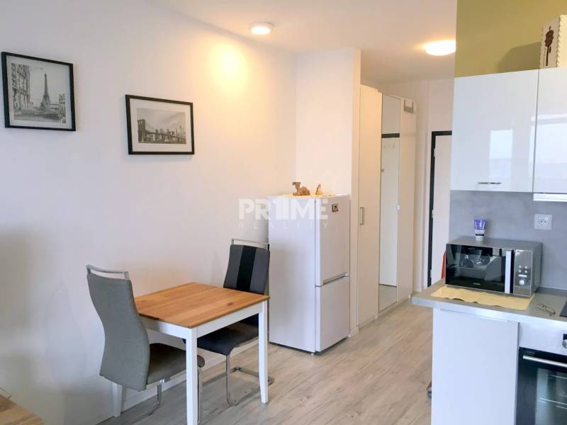 MODERNÝ 1i byt, SLNEČNICE,PARKING, LOGGIA, KLÍMA, Zuzany Chalupovej  