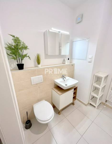 MODERNÝ 1i byt, SLNEČNICE,PARKING, LOGGIA, KLÍMA, Zuzany Chalupovej  