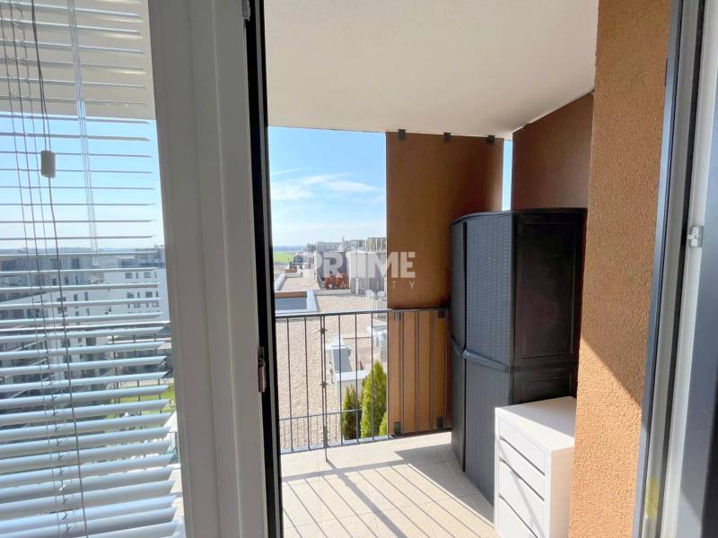 MODERNÝ 1i byt, SLNEČNICE,PARKING, LOGGIA, KLÍMA, Zuzany Chalupovej  