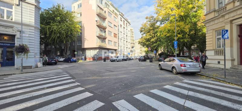 JEDINEČNÝ 2i byt, REKONŠTRUKCIA, 2 x BALKÓN, Kúpeľná ulica,Staré Mesto