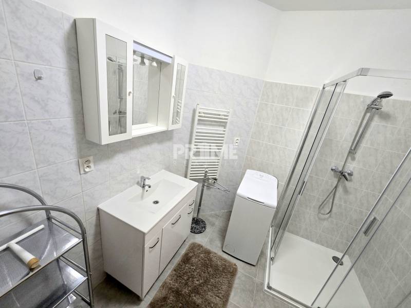 Priestranný 2i byt, 2xloggia, garáž, Záhradnícka ul., Ružinov