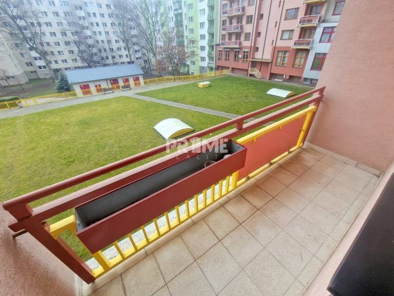 Priestranný 2i byt, 2xloggia, garáž, Záhradnícka ul., Ružinov