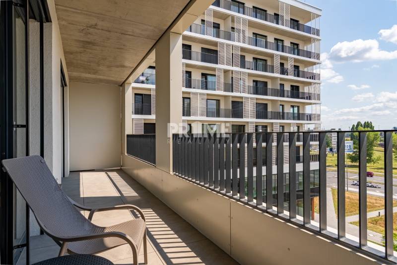 EXKLUZÍVNY 2i byt, PRÍSTAVNA,LOGGIA ,CHLADENIE,PARKING,Plynárenská ul.