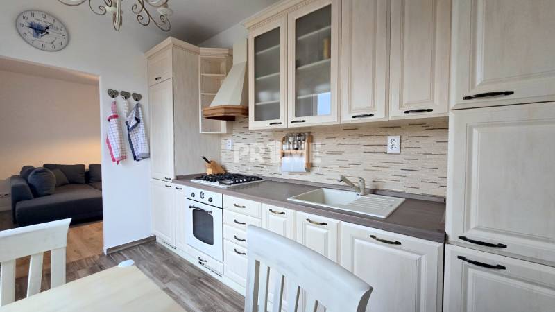 Pekný 2i byt, rekonštrukcia, balkón, Družicová ul., Ružinov - Ostredky