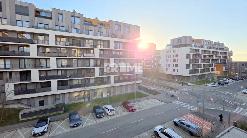 MODERNÝ 2i, SLNEČNICE, BALKÓN, PARKING, Zuzany Chalupovej,Petržalka