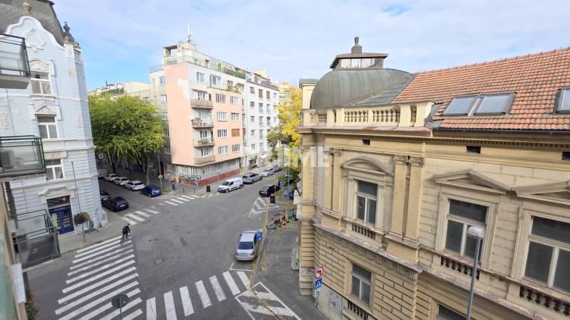 JEDINEČNÝ 2i byt, REKONŠTRUKCIA, 2 x BALKÓN, Kúpeľná ulica,Staré Mesto