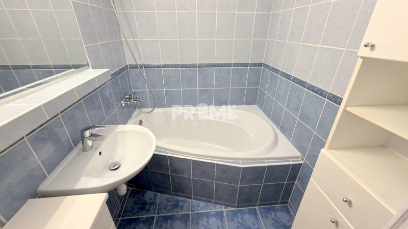 Pekný 3i byt, 3 X NEPRIECHODNÁ IZBA, LOGGIA, Furdekova ulica,Petržalka