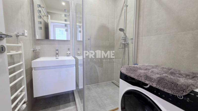 LEN U NÁS ! MODERNÝ 2i byt, BALKÓN, LOGGIA,PARKING,KLÍMA,Bezručova 