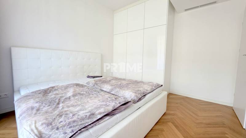 LEN U NÁS ! MODERNÝ 2i byt, BALKÓN, LOGGIA,PARKING,KLÍMA,Bezručova 