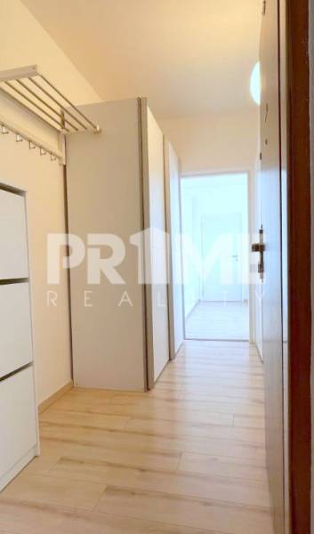 MODERNÝ 2i byt, REKONŠTRUKCIA, BALKÓN, LOGGIA, Komárnická ulica