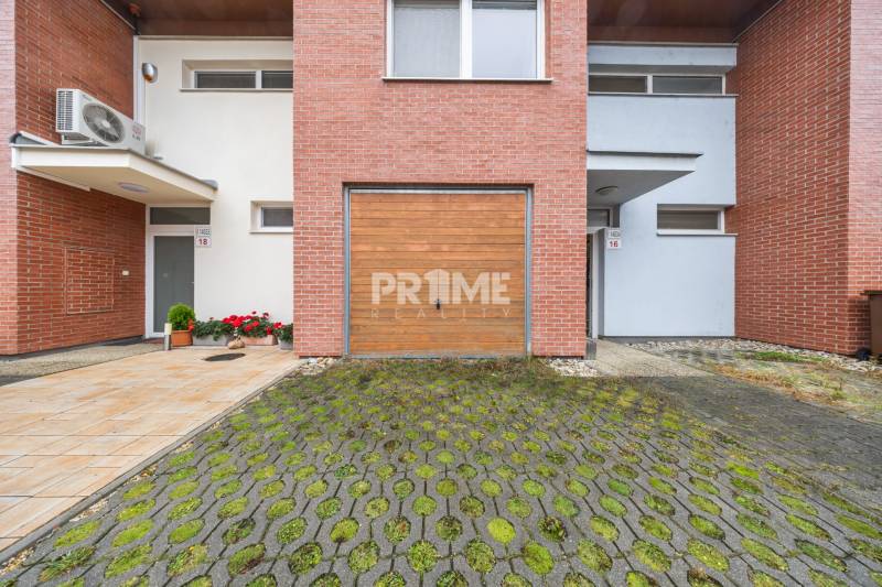 MODERNÝ 4i RD, TERASA, ZÁHRADA, TERASA, GARÁŽ, Čakanková ulica,Vrakuňa