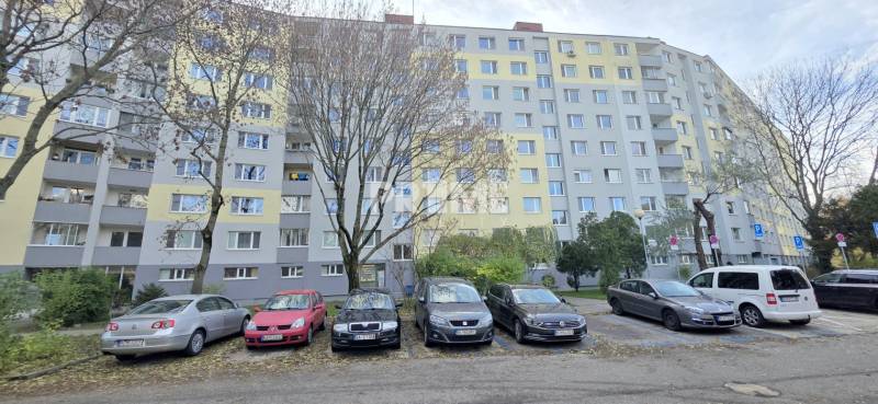 MODERNÝ 3i BYT, REKONŠTRUKCIA,LOGGIA,KLÍMA, Ševčenková ulica,Petržalka