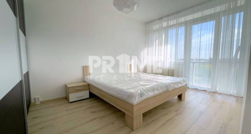 MODERNÝ 2i byt, REKONŠTRUKCIA, BALKÓN, LOGGIA, Komárnická ulica