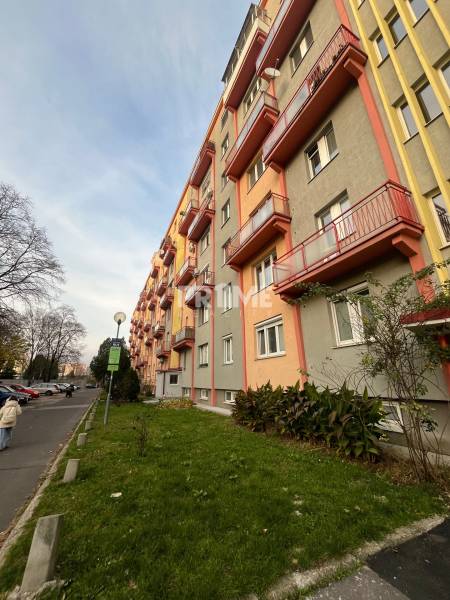 Zariadený 3i byt, nepriechodne izby, Sklenárova, Ružinov 