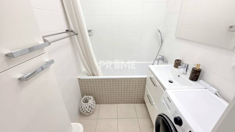 MODERNÝ 3i BYT, REKONŠTRUKCIA,LOGGIA,KLÍMA, Ševčenková ulica,Petržalka