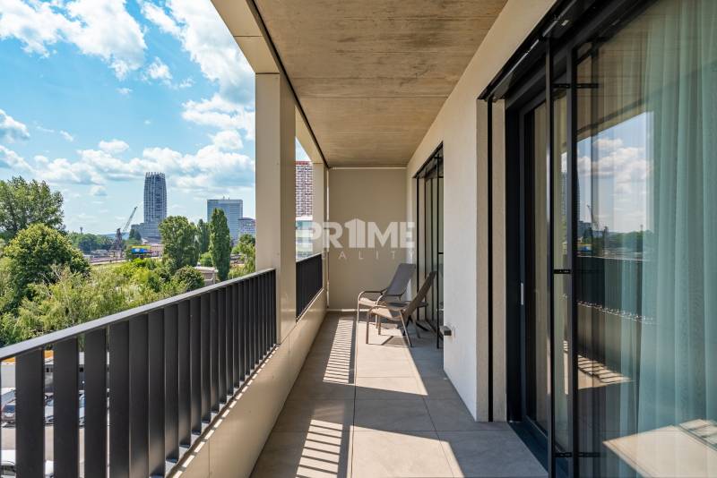 EXKLUZÍVNY 2i byt, PRÍSTAVNA,LOGGIA ,CHLADENIE,PARKING,Plynárenská ul.