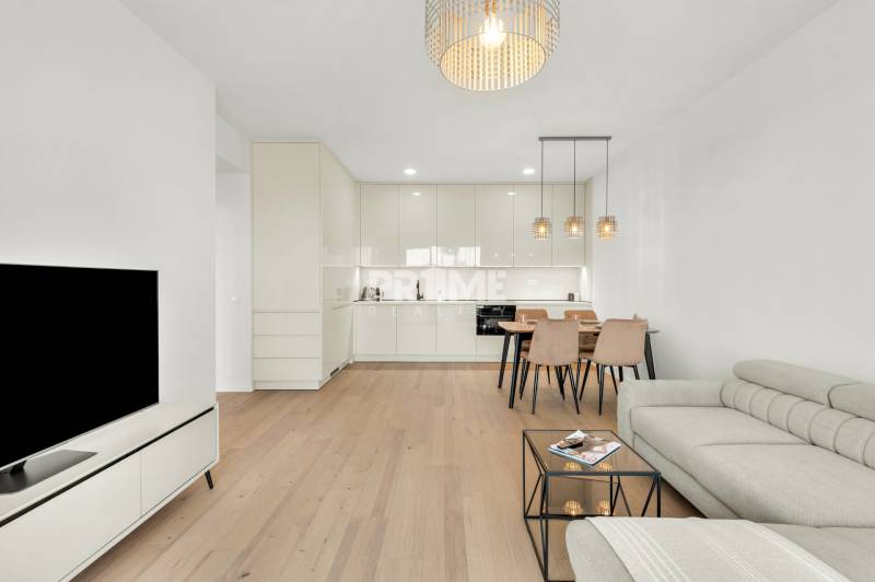 EXKLUZÍVNY 2i byt, PRÍSTAVNA,LOGGIA ,CHLADENIE,PARKING,Plynárenská ul.