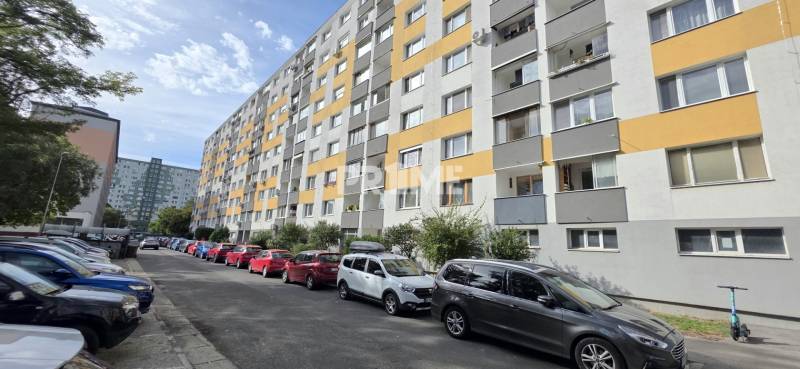 Pekný 3i byt,3 x NEPRIECHODNÁ IZBA, LOGGIA,Turnianska ulica, Petržalka