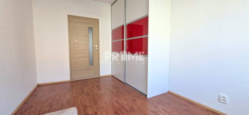 Pekný 3i byt,3 x NEPRIECHODNÁ IZBA, LOGGIA,Turnianska ulica, Petržalka