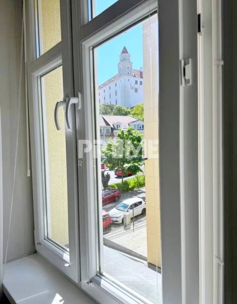 U NÁS !!! LUXUSNÝ ( 100 m2 ) 2i BYT, VÝHĽAD NA BRAT.HRAD, Palisády