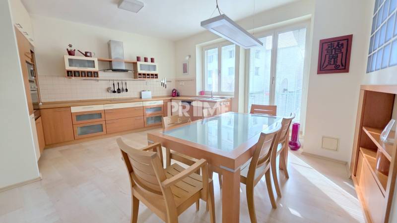 JEDINEČNÝ 2i byt, REKONŠTRUKCIA, 2 x BALKÓN, Kúpeľná ulica,Staré Mesto