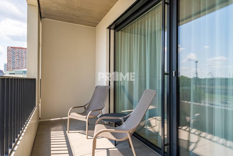 EXKLUZÍVNY 2i byt, PRÍSTAVNA,LOGGIA ,CHLADENIE,PARKING,Plynárenská ul.