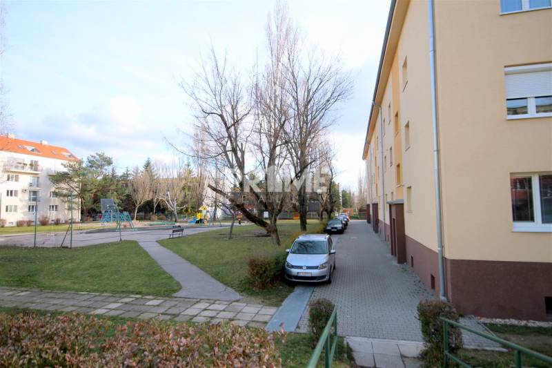 Moderný 2i byt, balkón, tehla, tichá lokalita, Kadnárova ul., Rača