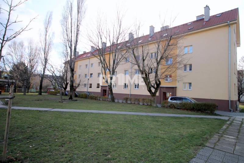 Moderný 2i byt, balkón, tehla, tichá lokalita, Kadnárova ul., Rača