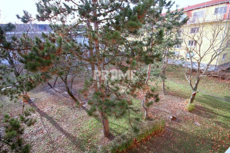 Moderný 2i byt, balkón, tehla, tichá lokalita, Kadnárova ul., Rača