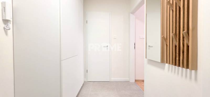 BÝVAJ PRVÝ v 2i MODERNOM BYTE, NOVÁ REKONŠTRUKCIA, KOŠICKÁ ULICA, NIVY