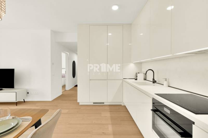 EXKLUZÍVNY 2i byt, PRÍSTAVNA,LOGGIA ,CHLADENIE,PARKING,Plynárenská ul.