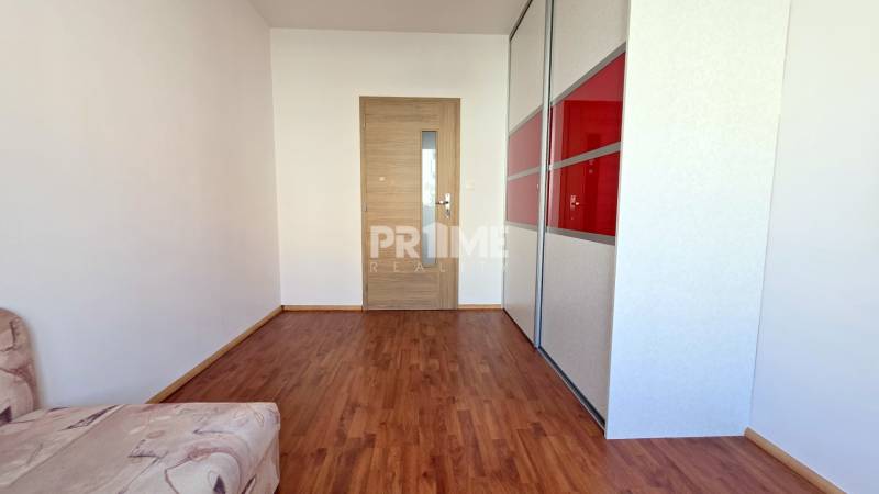 Pekný 3i byt,3 x NEPRIECHODNÁ IZBA, LOGGIA,Turnianska ulica, Petržalka