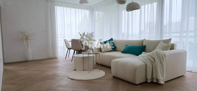 JEDINE U NÁS !!! BÝVAJ PRVÝ v 2i byte, NADSTAVBA, BALKÓN,Paričková ul.