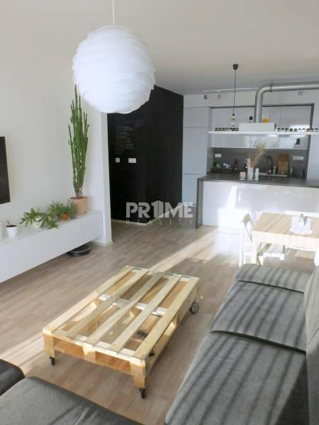 MODERNÝ 2i BYT, SLNEČNICE, KLÍMA, LOGGIA, PARKING, Petržalka