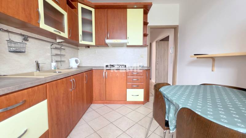 Pekný 3i byt,3 x NEPRIECHODNÁ IZBA, LOGGIA,Turnianska ulica, Petržalka