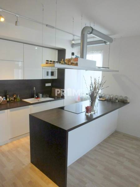 MODERNÝ 2i BYT, SLNEČNICE, KLÍMA, LOGGIA, PARKING, Petržalka