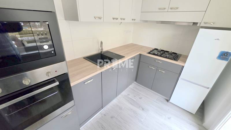 BÝVAJ PRVÝ v 2i byte, REKONŠTRUKCIA, BALKÓN, Jána Smreka, DNV 