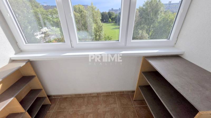 Pekný 3i byt,3 x NEPRIECHODNÁ IZBA, LOGGIA,Turnianska ulica, Petržalka