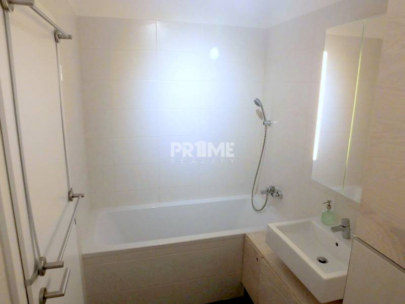 MODERNÝ 2i BYT, SLNEČNICE, KLÍMA, LOGGIA, PARKING, Petržalka