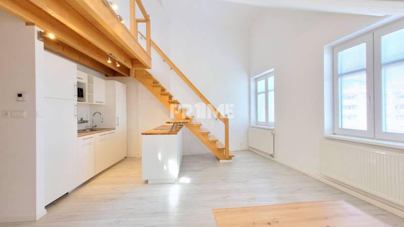 U NÁS !!! MEZONETOVÝ 2i byt, REKONŠTRUKCIA, KLÍMA, Štefanovičova ulica